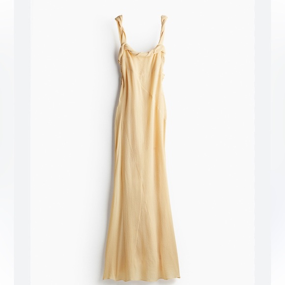 ❌SOLD❌H&M Studio Collection TWIST-DETAIL CRINKLED DRESS in Pastel Yellow - Picture 4 of 16